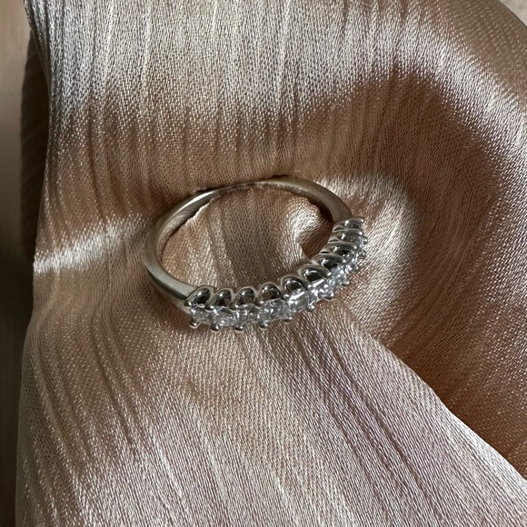 Zales 1/2 ct tw diamond ring in 14k gold. - Picture 3 of 9